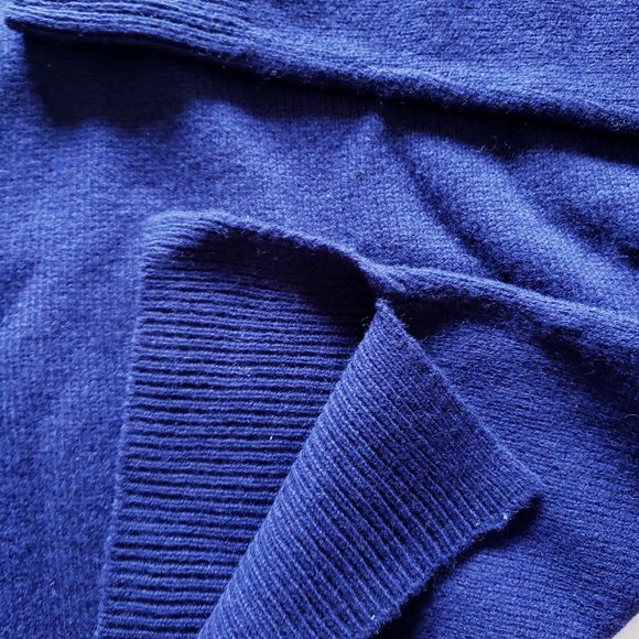 Gap Women's Wool Crewneck Sweater - Picture 6 of 7